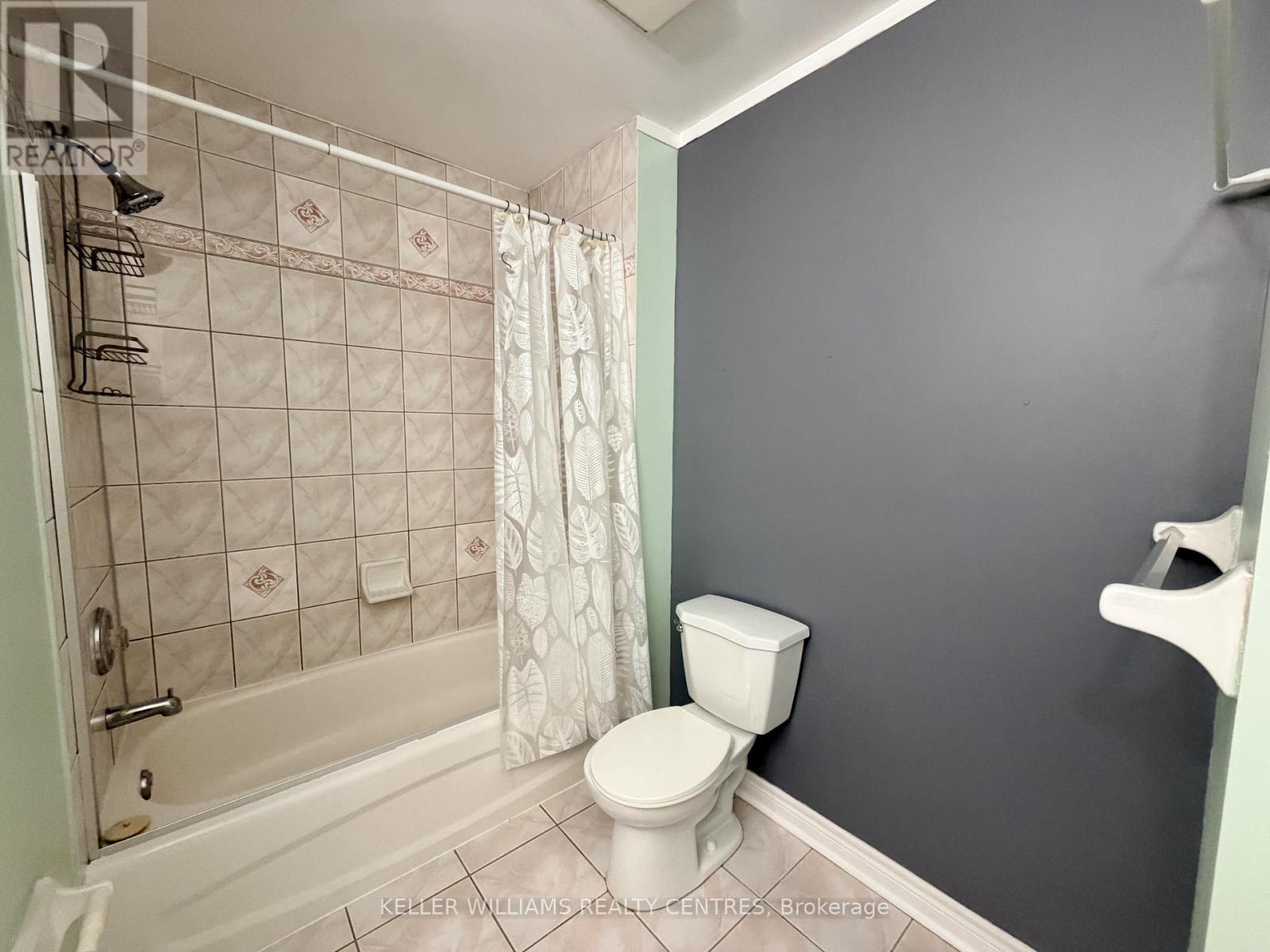 111 Bentley Crescent — photo 44