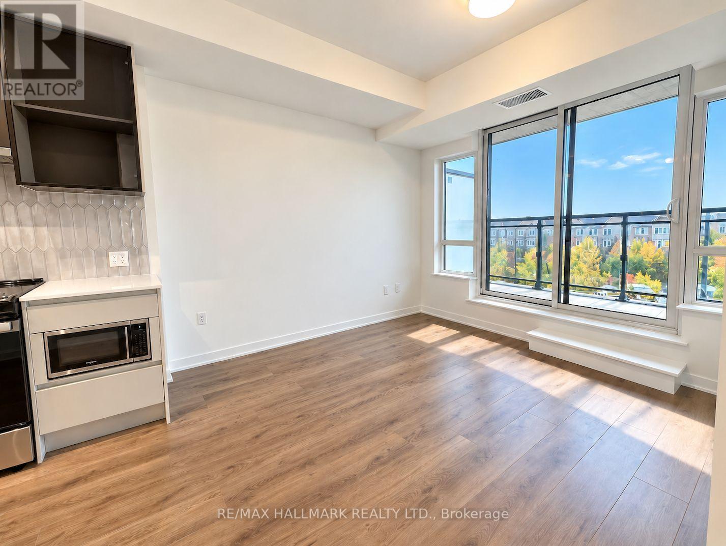 395 Dundas Street West — photo 10