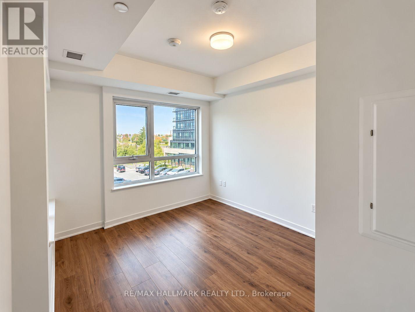 395 Dundas Street West — photo 15