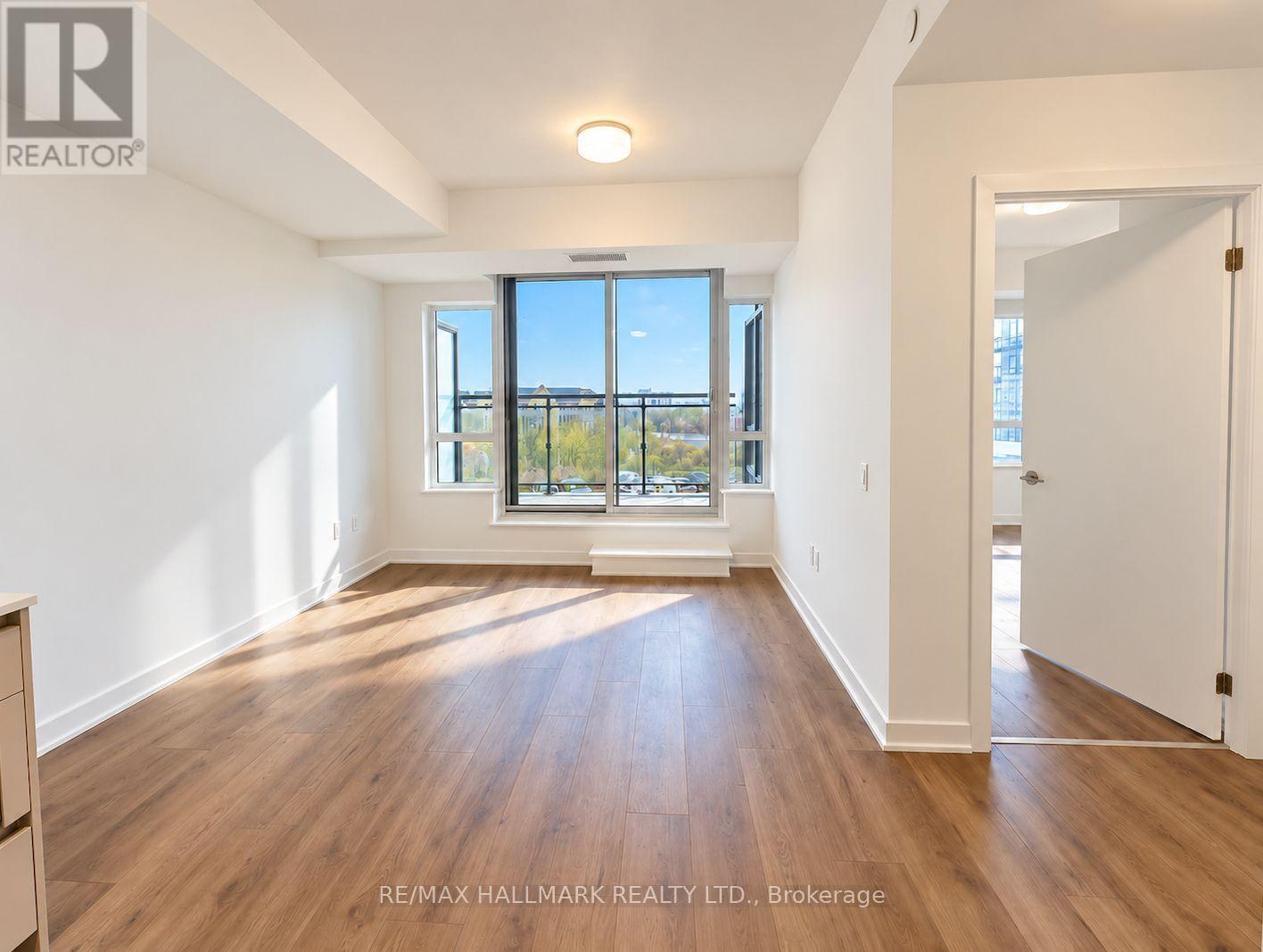 395 Dundas Street West — photo 11