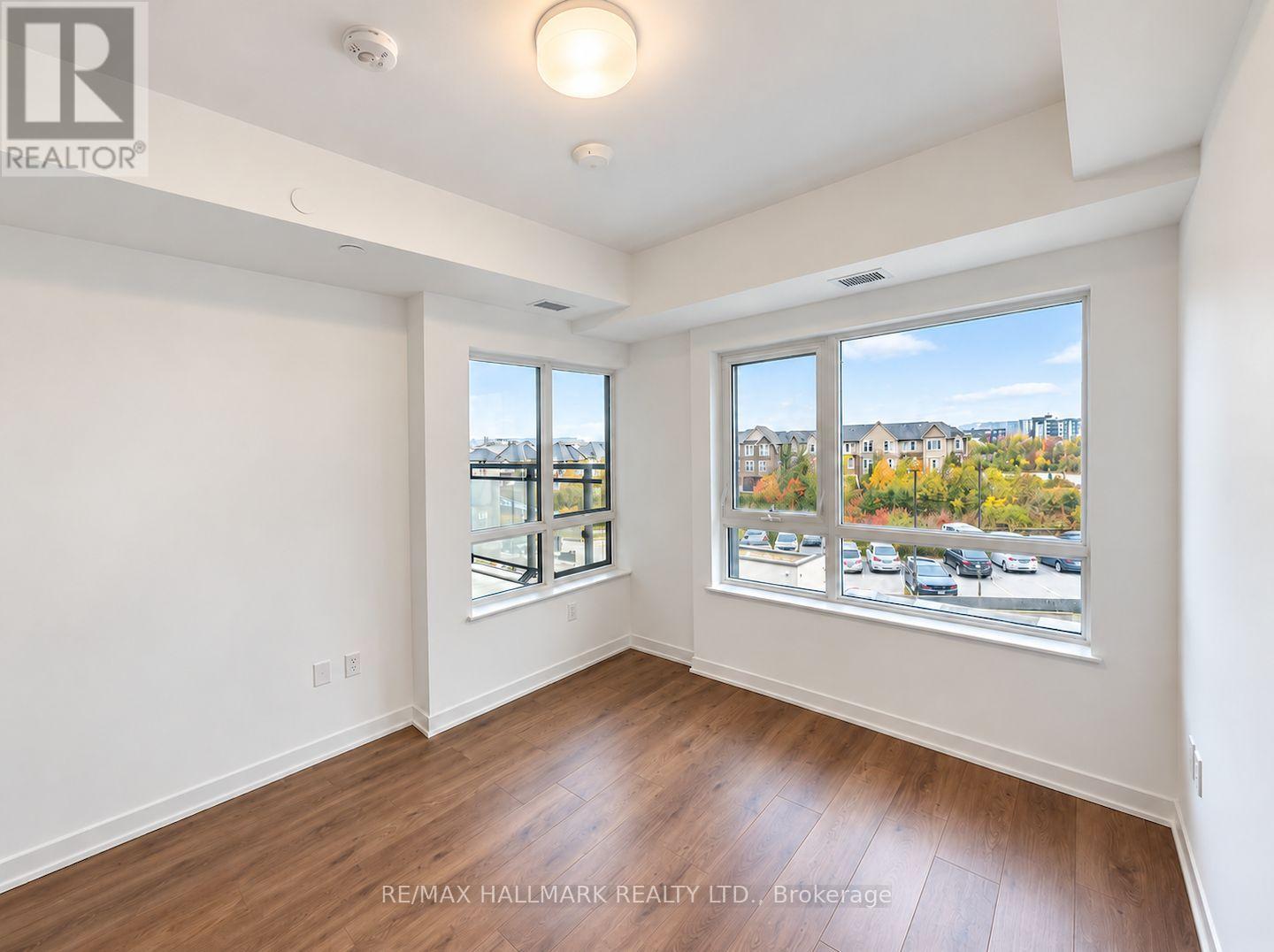 395 Dundas Street West — photo 12