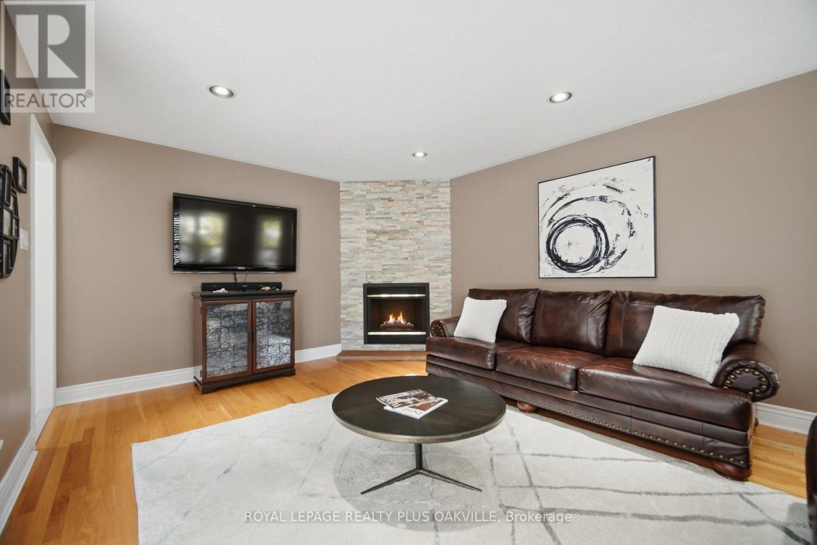 5892 GLEN ERIN DRIVE - 20