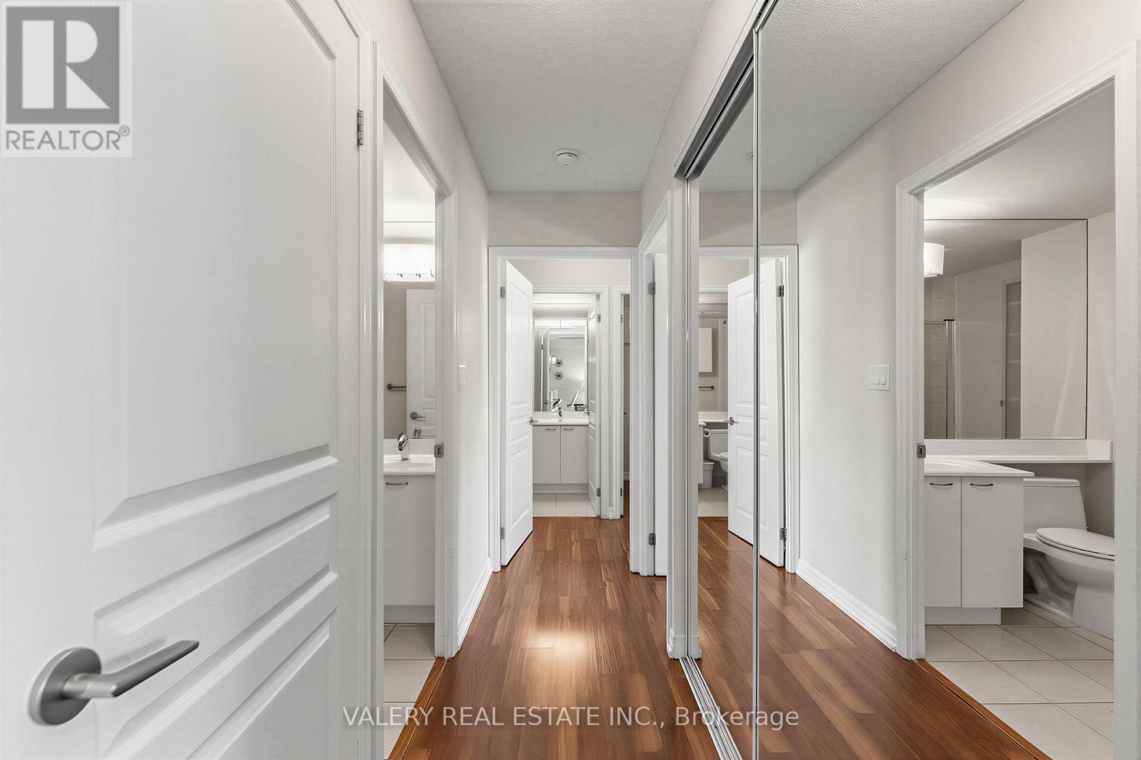 1403 Royal York Road — photo 11