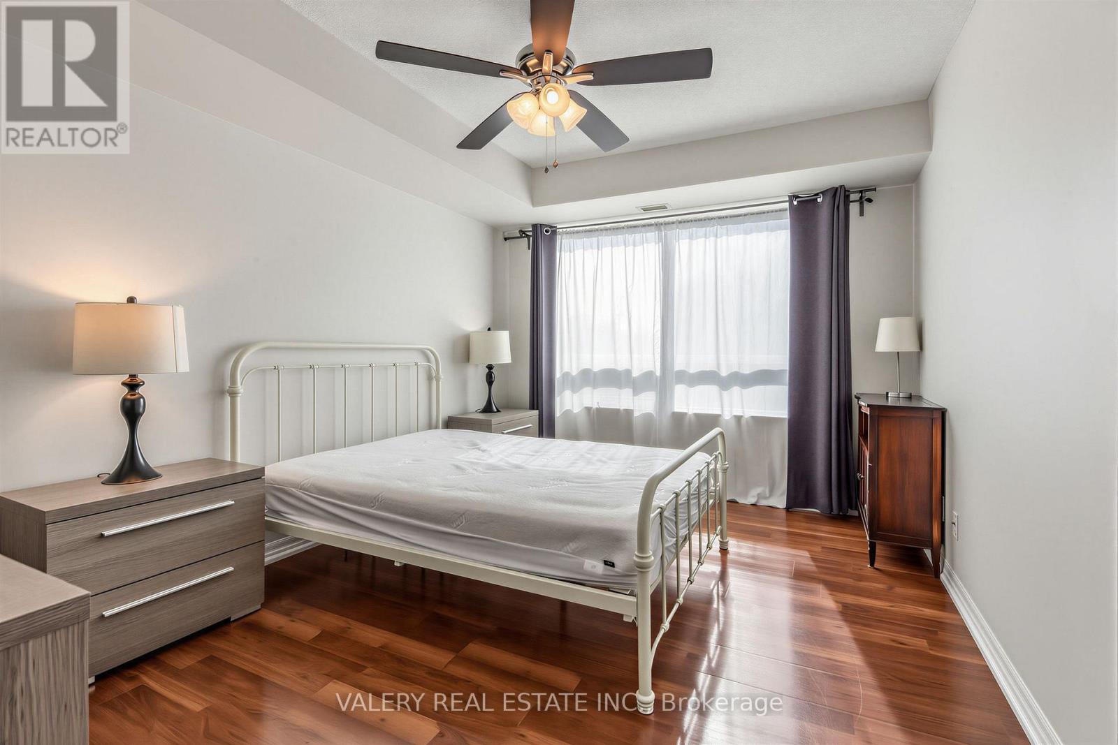 1403 Royal York Road — photo 12