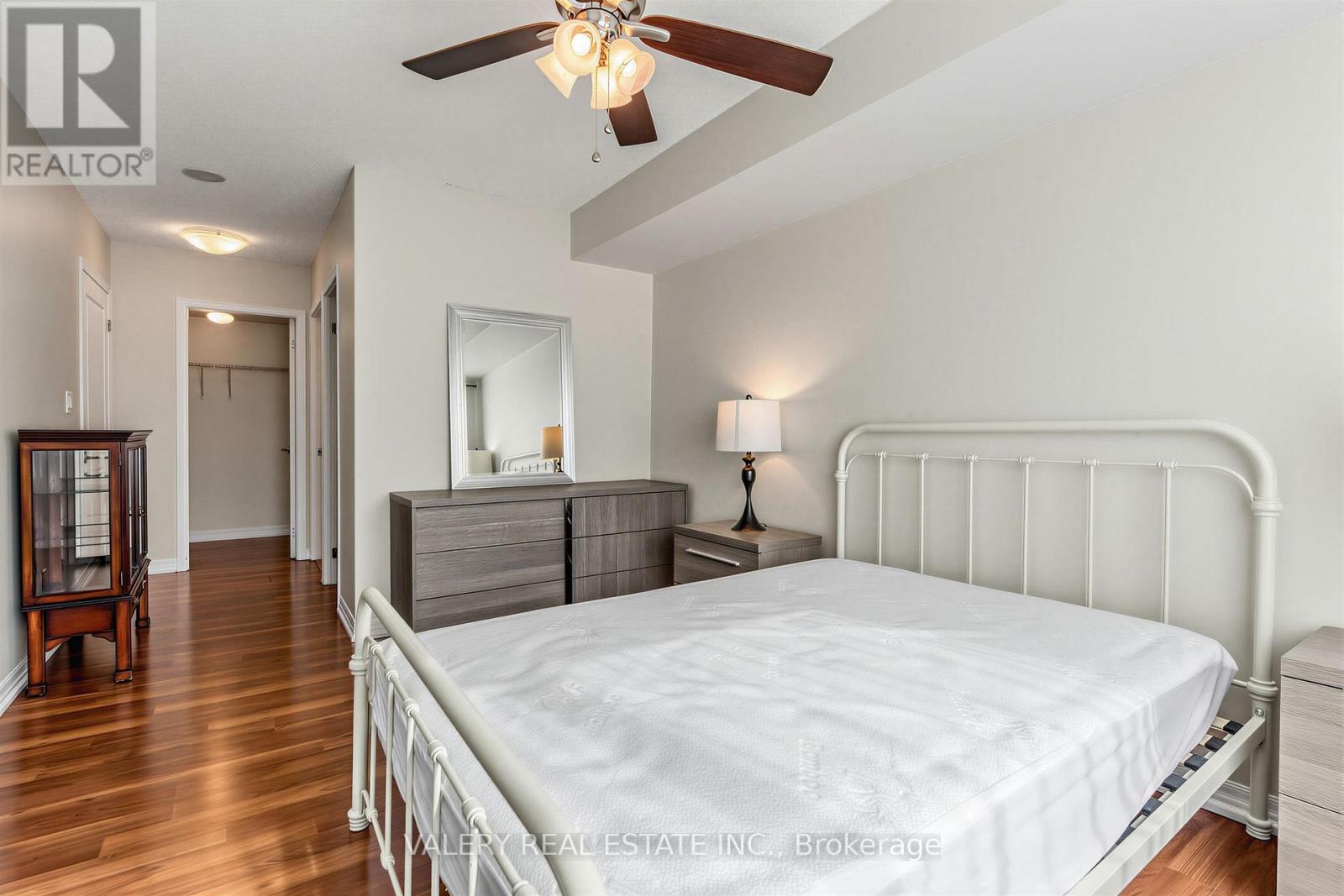 1403 Royal York Road — photo 13