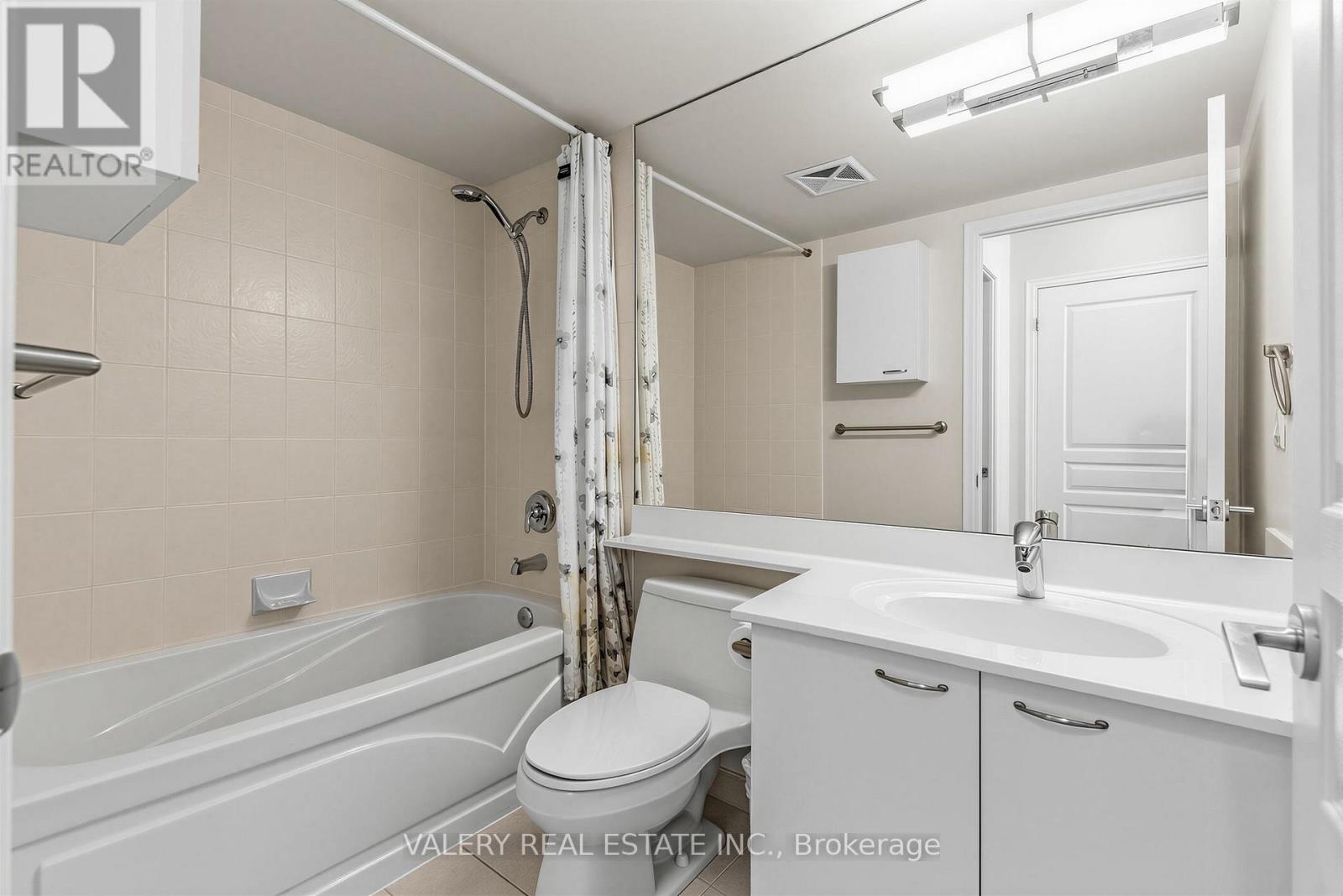1403 Royal York Road — photo 14