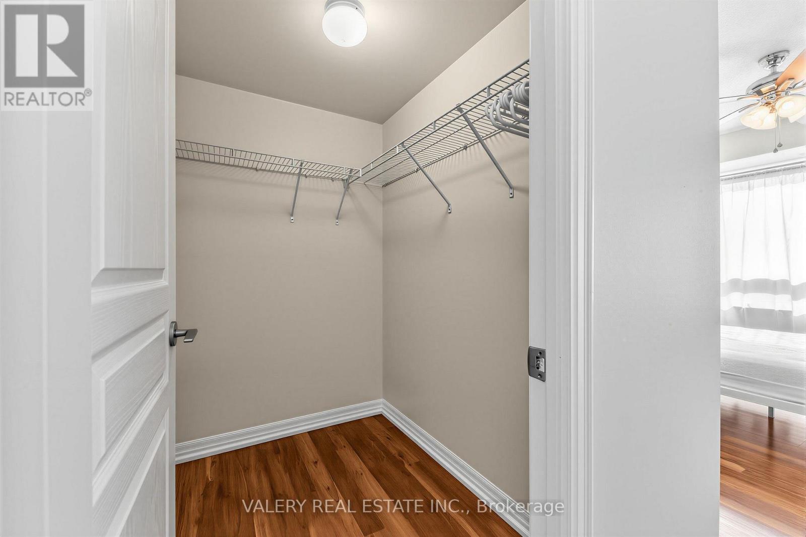 1403 Royal York Road — photo 15