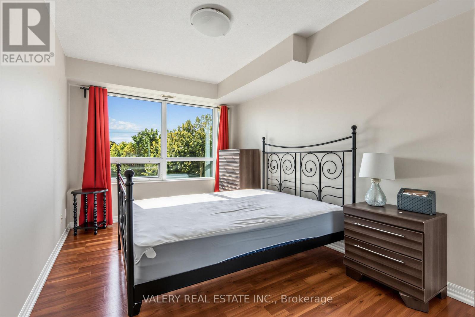 1403 Royal York Road — photo 17