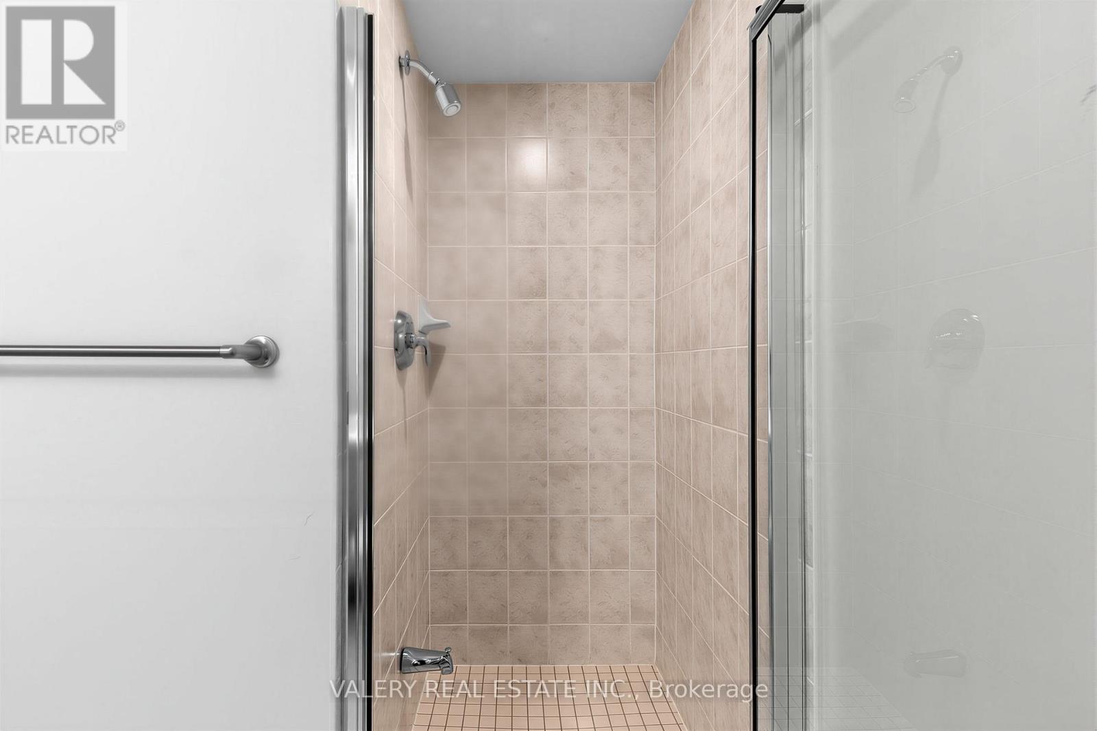 1403 Royal York Road — photo 20