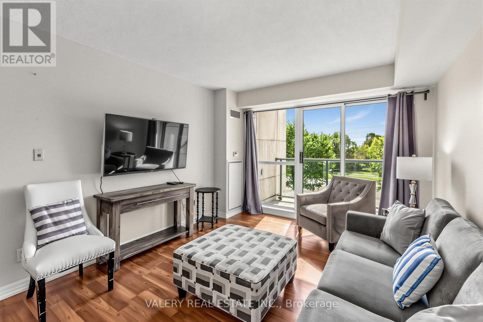 1403 Royal York Road — photo 8
