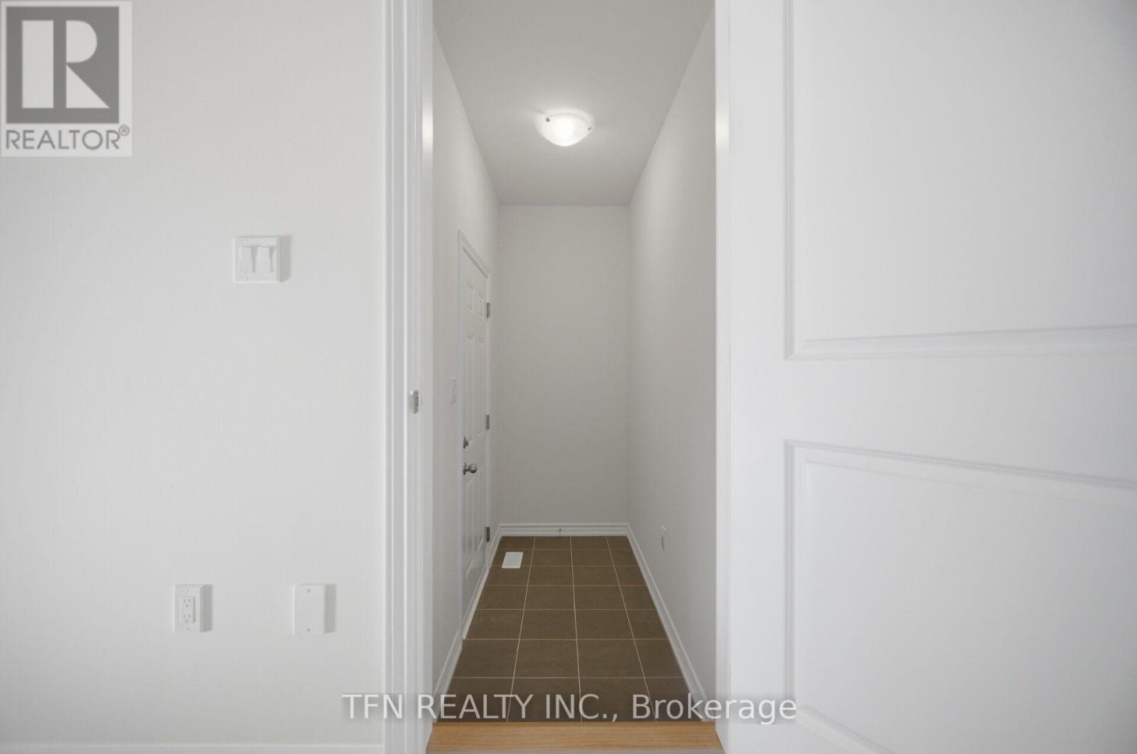 31 Brown Street — photo 27