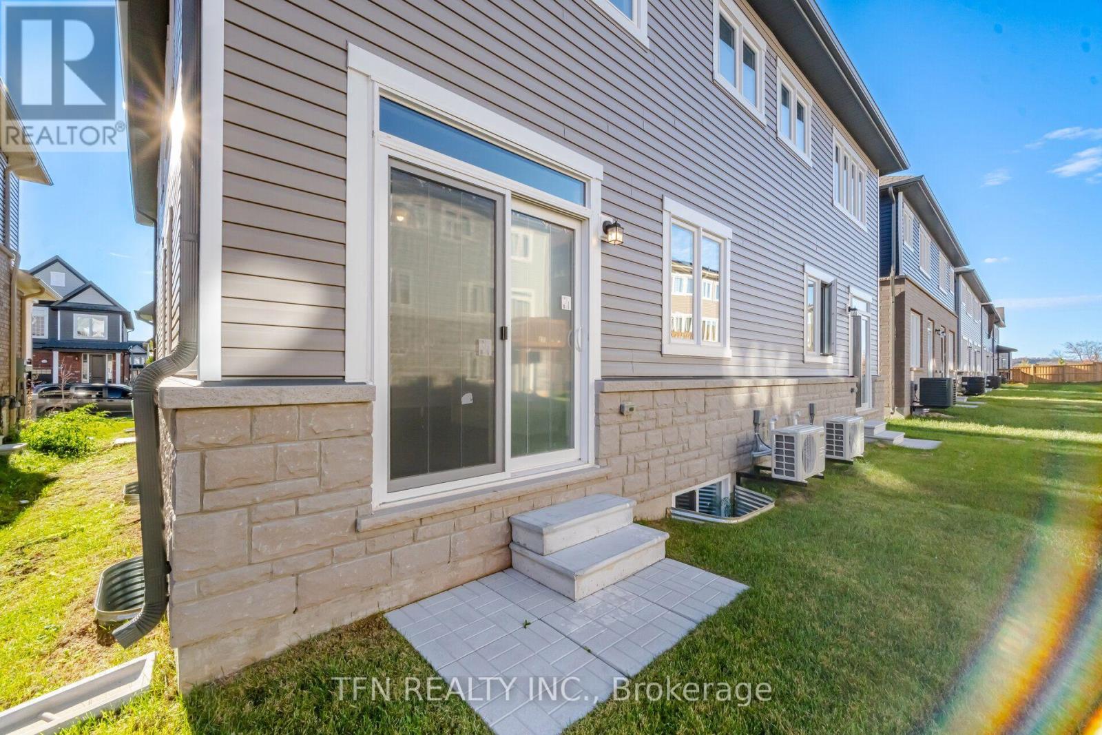 31 Brown Street — photo 48