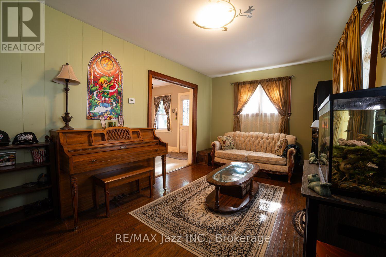 34 JACKSON AVENUE - 15