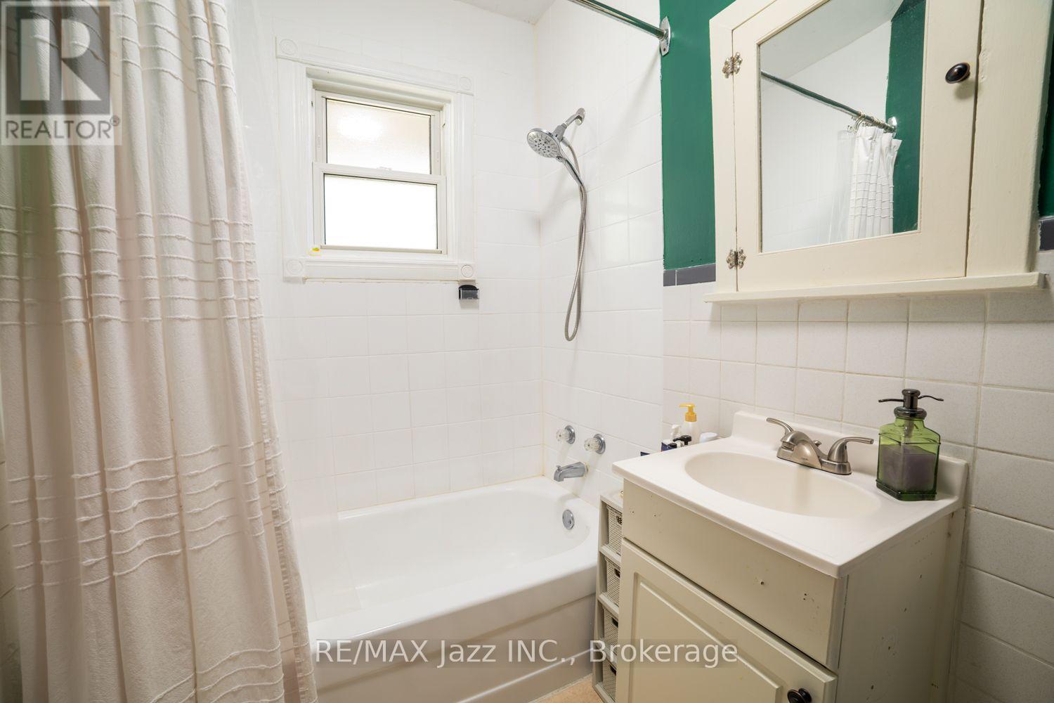 34 Jackson Avenue, Peterborough, ON photo 21