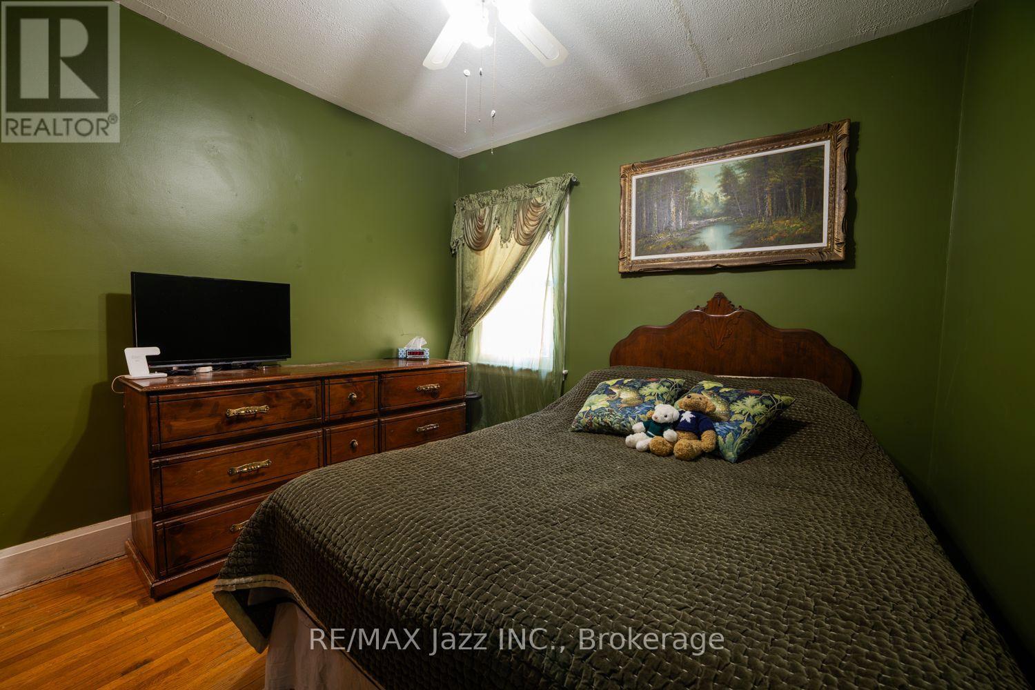 34 JACKSON AVENUE - 18