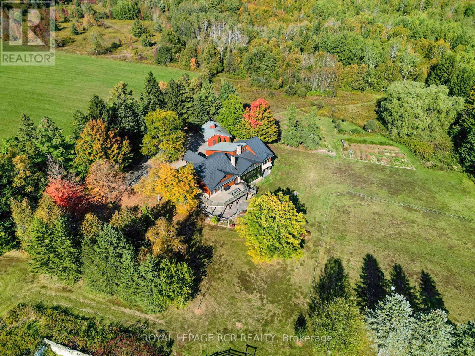 9121 Erin-Garafraxa Townline, Erin, ON photo 3