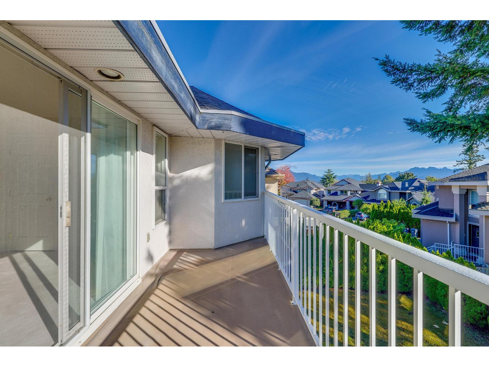 Photo of 11036 163A STREET 18