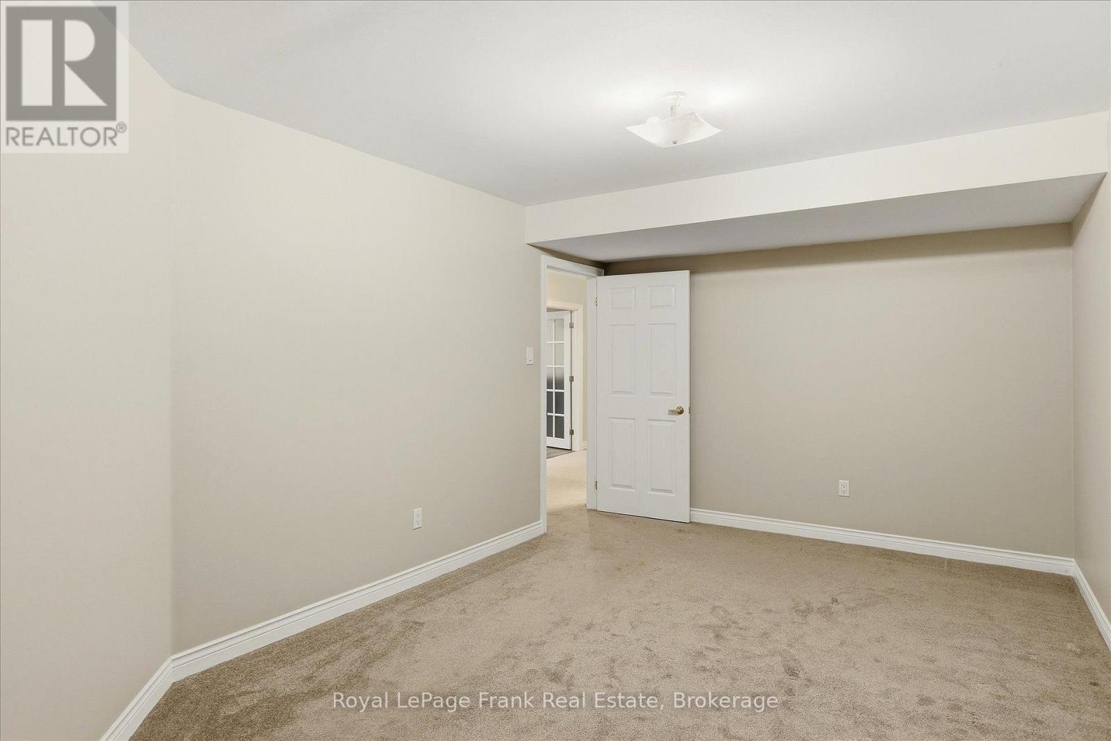 #35 1121 ARMOUR ROAD - 32