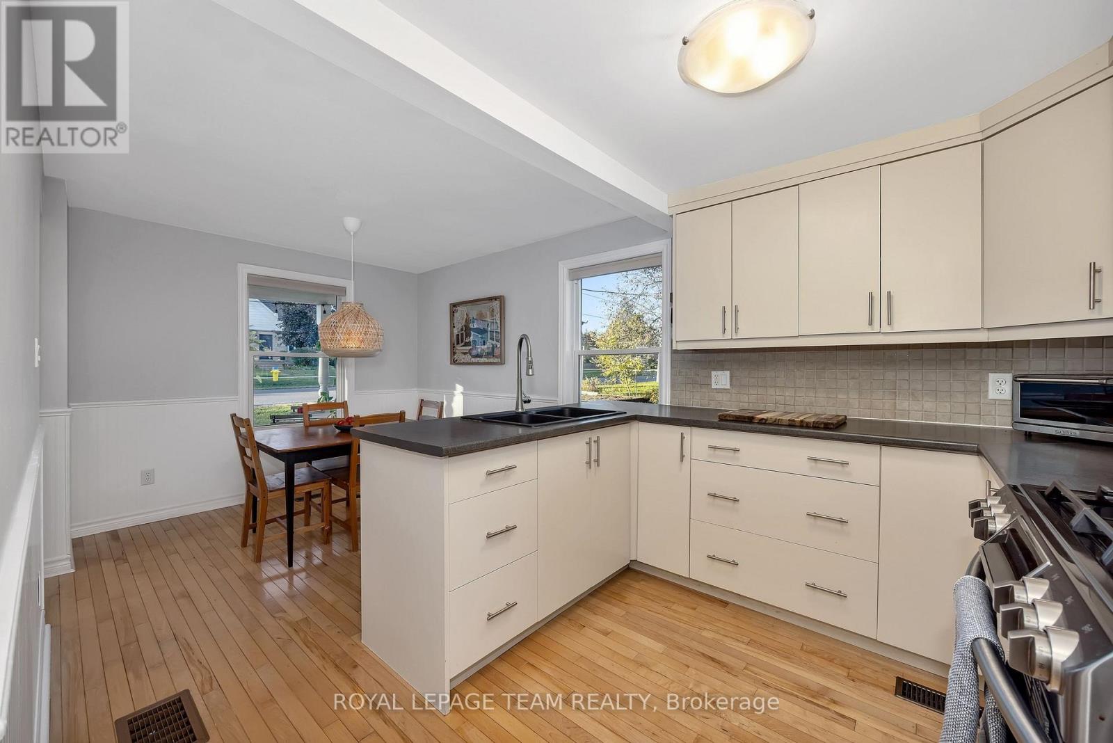 410 CLOTHIER STREET W - Image 13