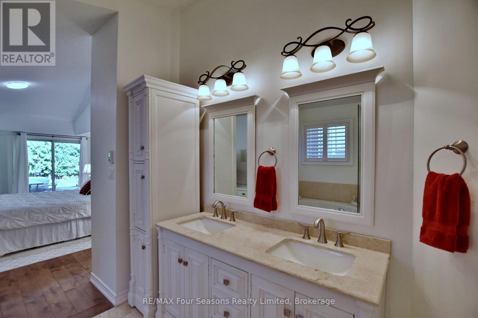 32 Nettleton Court — photo 18