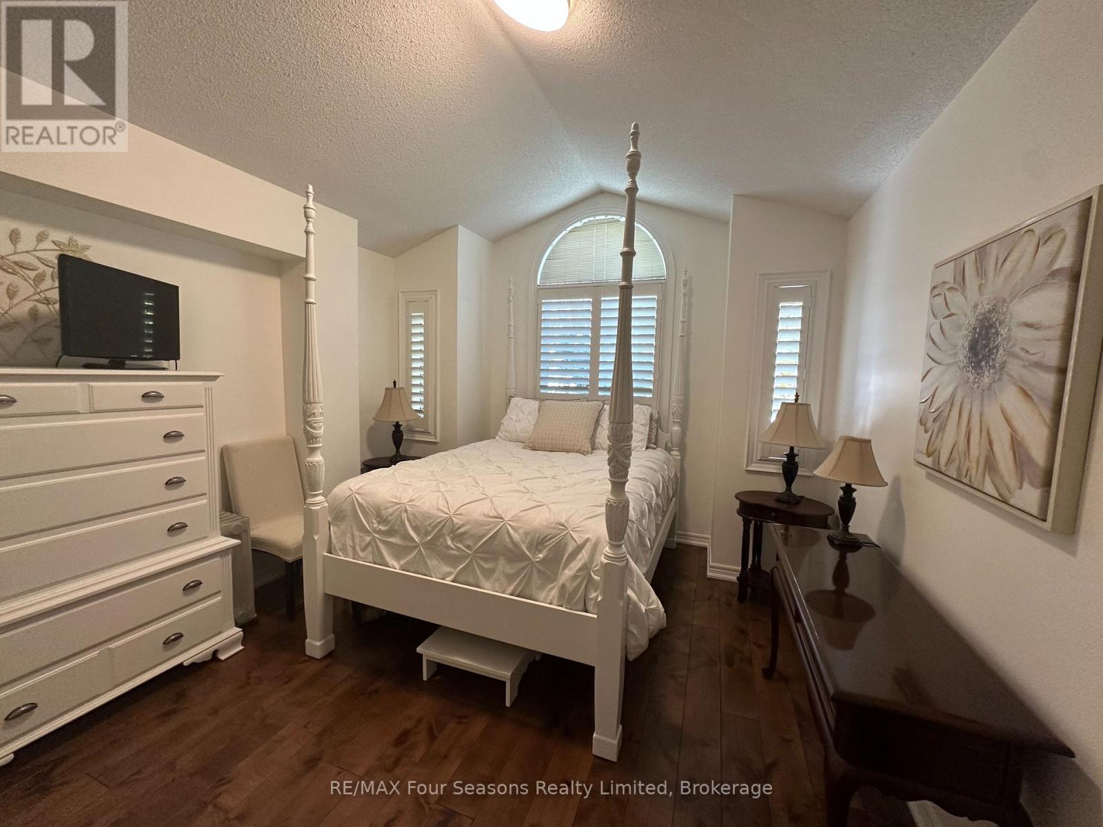 32 Nettleton Court — photo 21