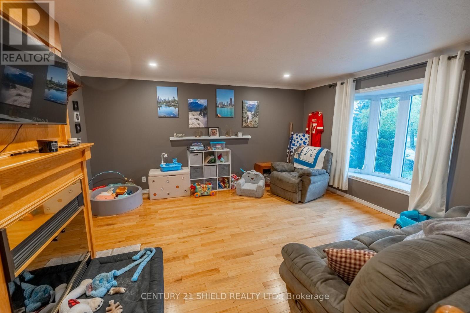 434 HILBERT AVENUE - 6