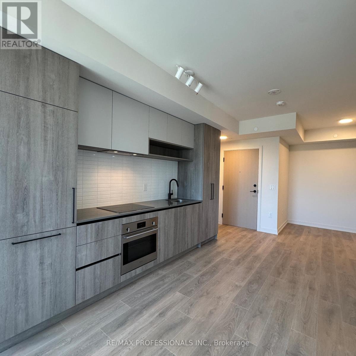 181 Sterling Road — photo 4