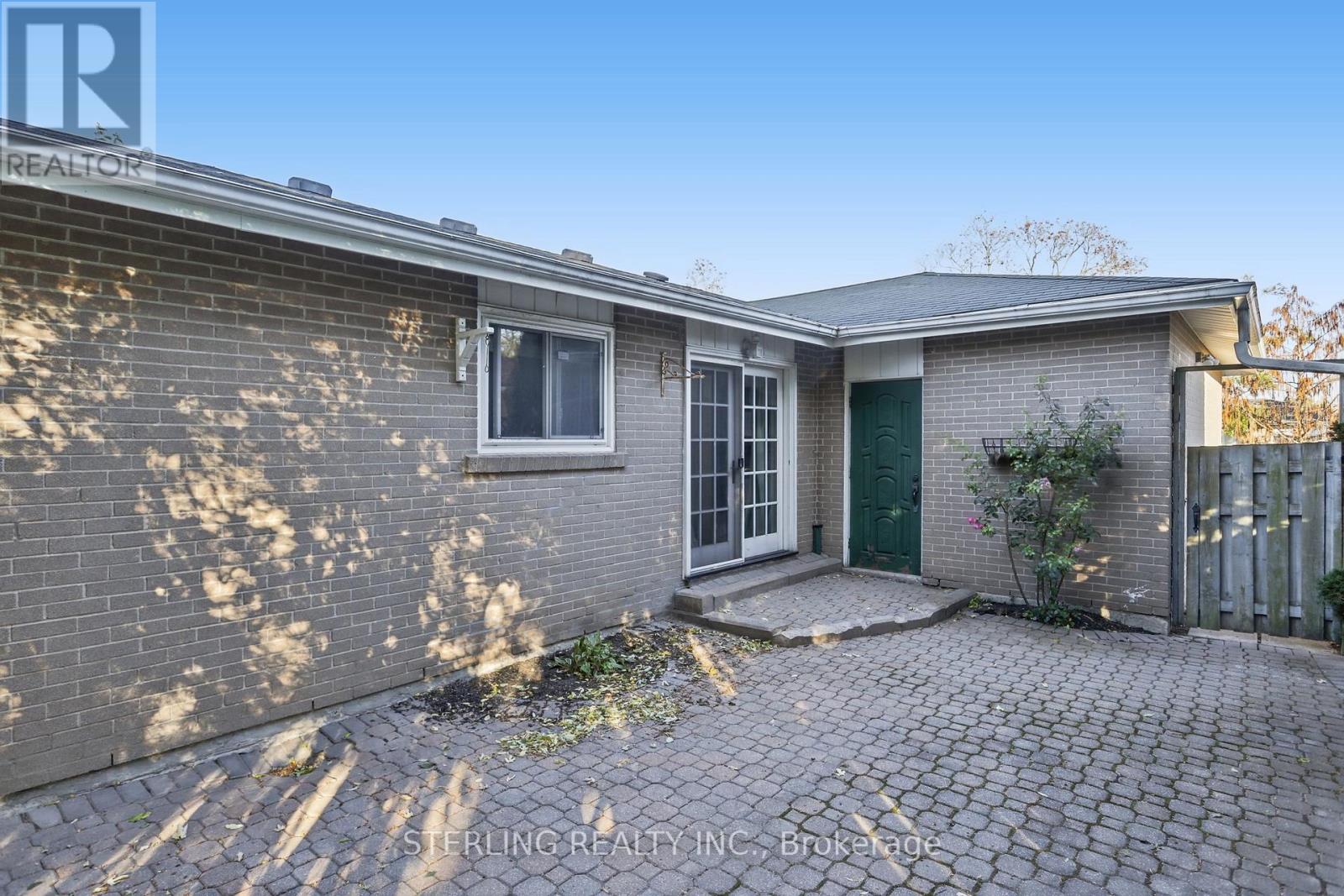 27 Oakmeadow Boulevard, Toronto, ON photo 19