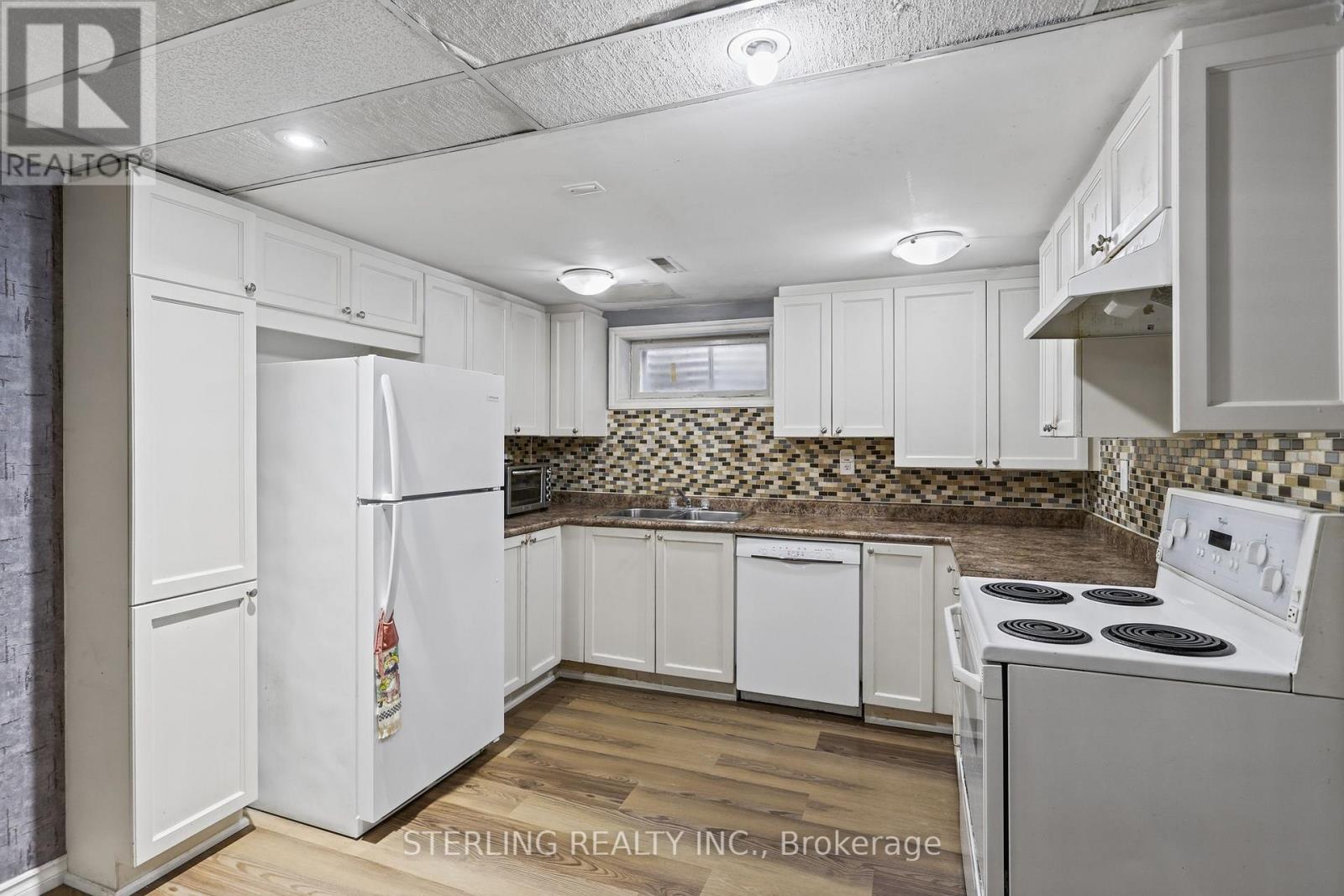 27 Oakmeadow Boulevard, Toronto, ON photo 26