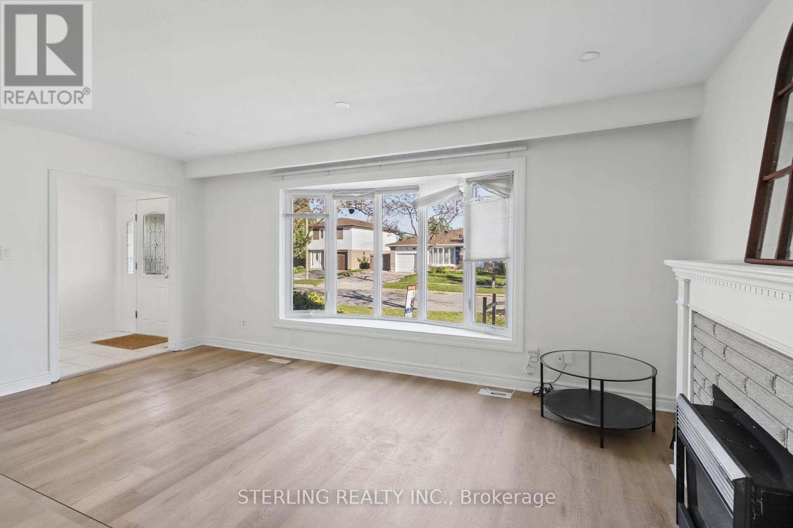 27 Oakmeadow Boulevard, Toronto, ON photo 6