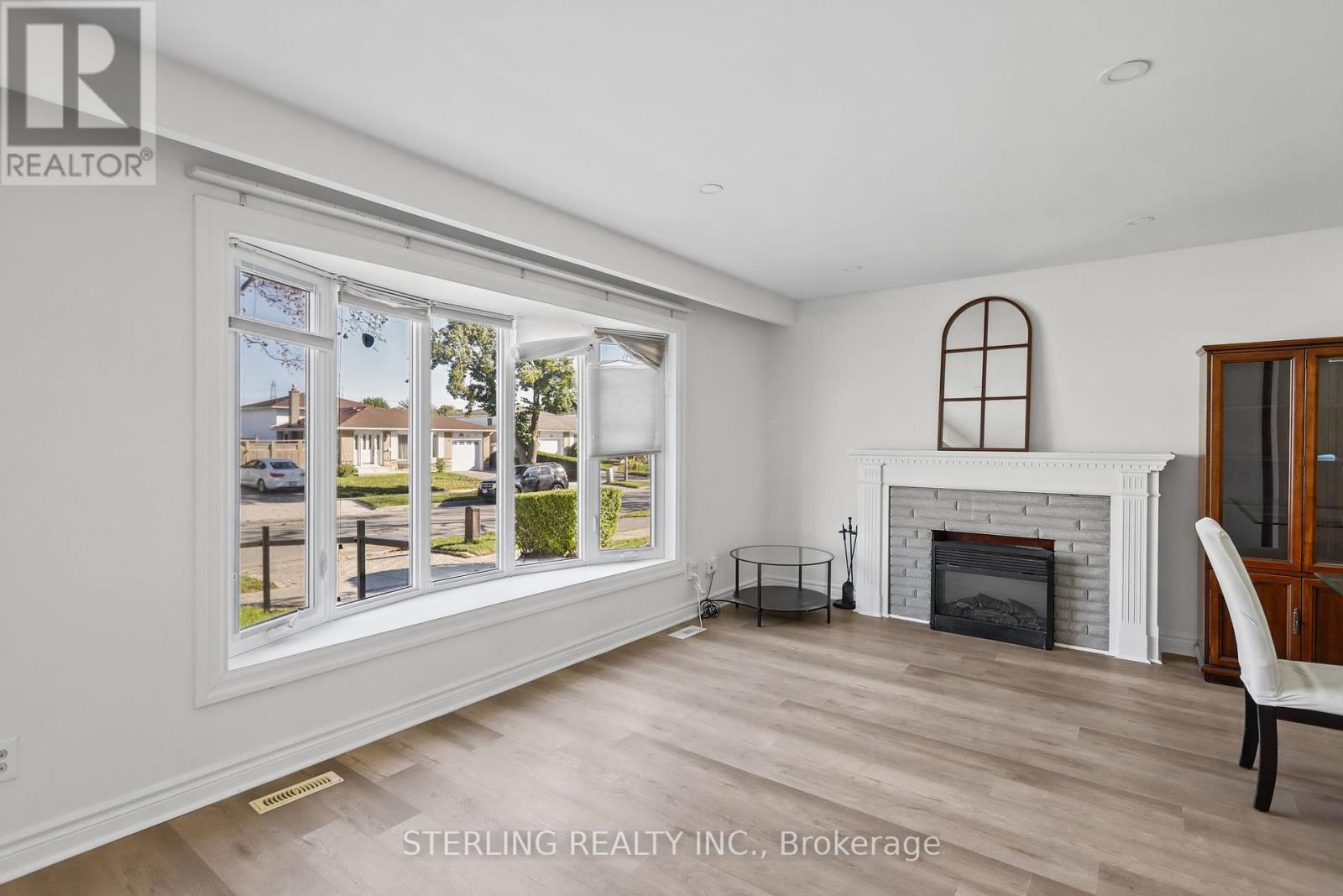 27 Oakmeadow Boulevard, Toronto, ON photo 8