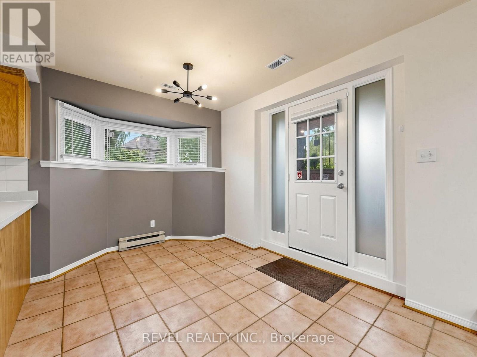 Lower- 831 Regal Crescent, Pickering, ON photo 7