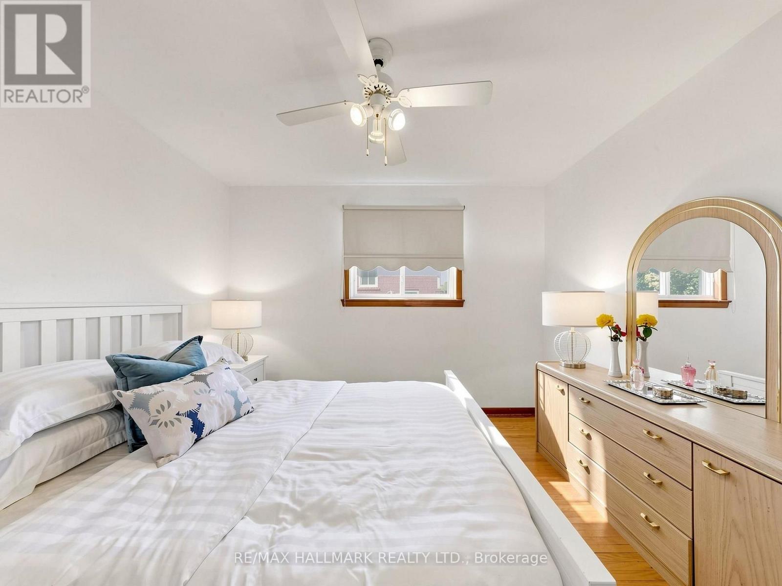 4 MULTIFLORA PLACE - 32