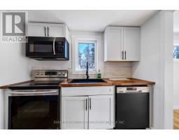 Primary Bedroom - 160 Duckworth Street, Barrie, ON L4M3W4 Photo 6