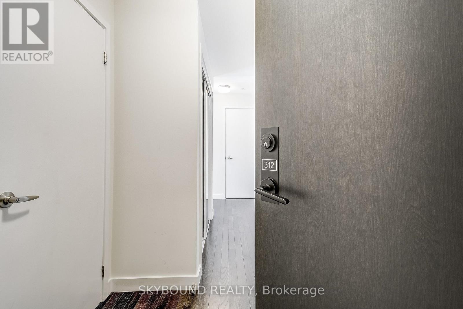210 Sabina Drive — photo 2