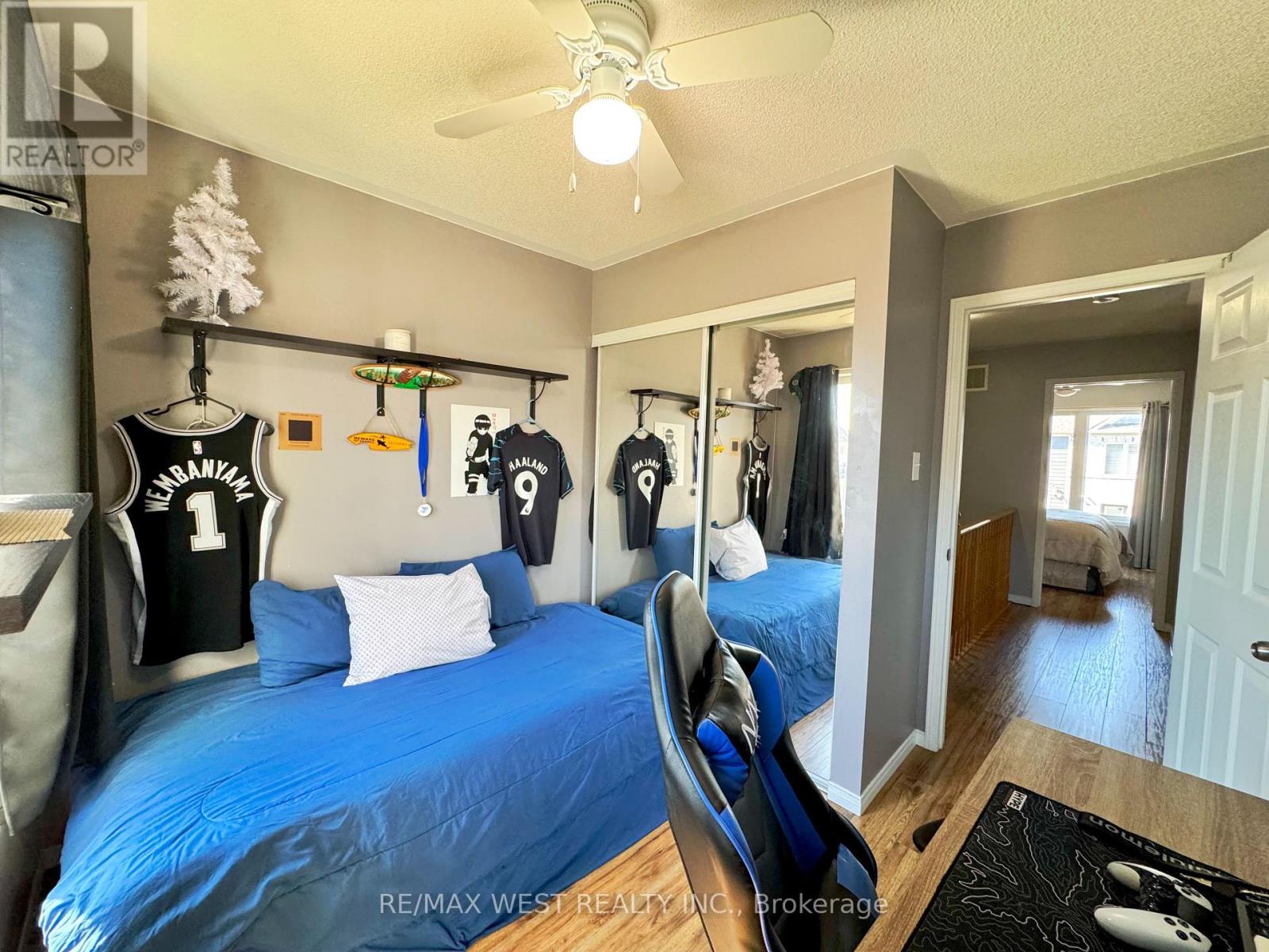 #136 60 FAIRWOOD CIRCLE - 17