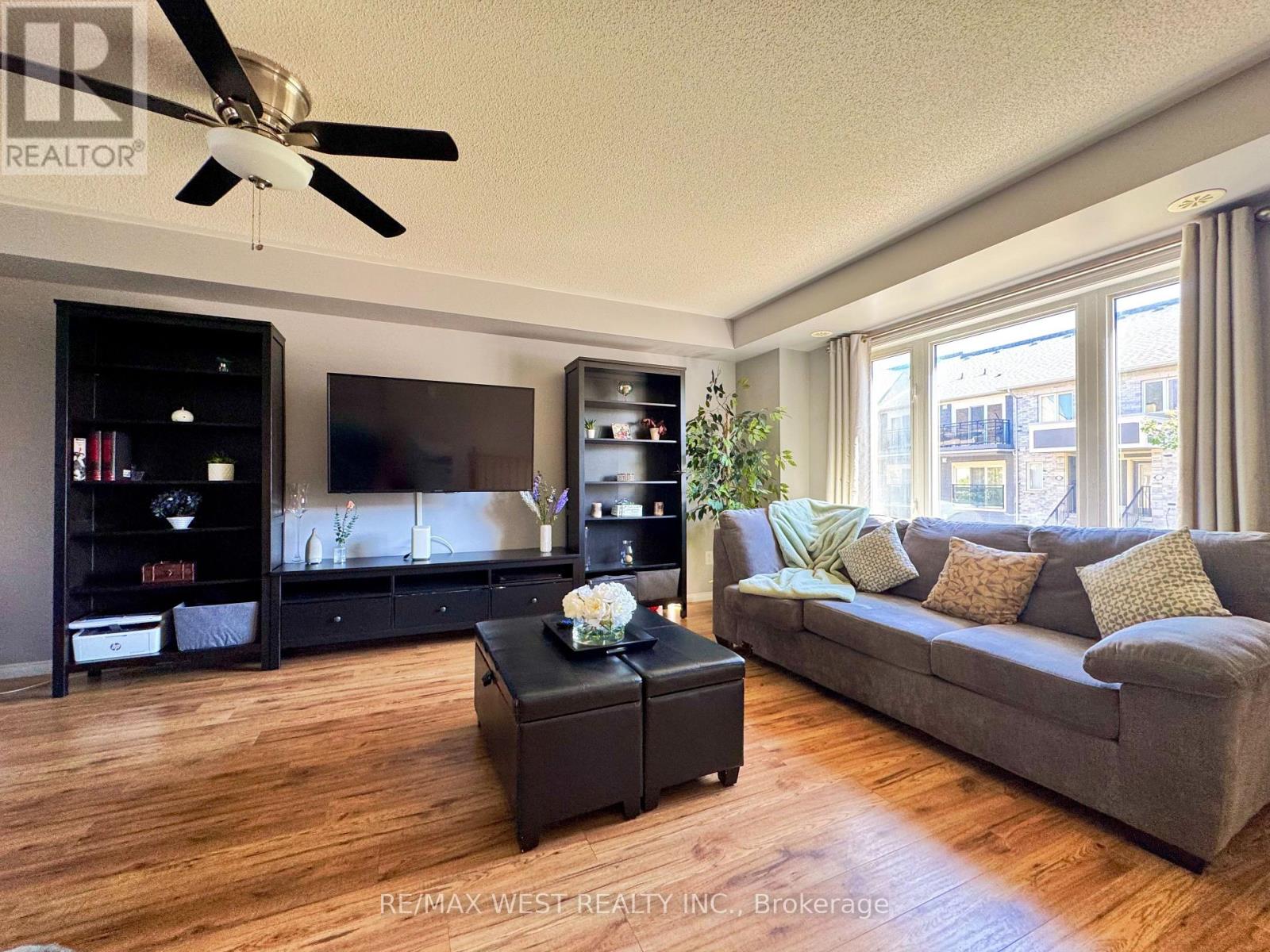 #136 60 FAIRWOOD CIRCLE - 4