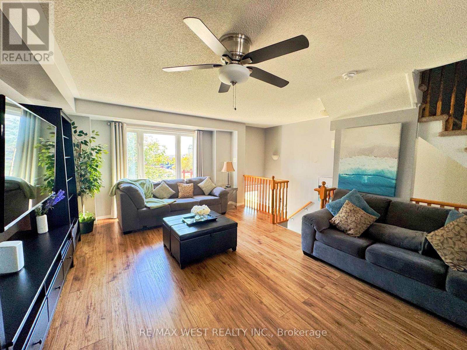 #136 60 FAIRWOOD CIRCLE - 5