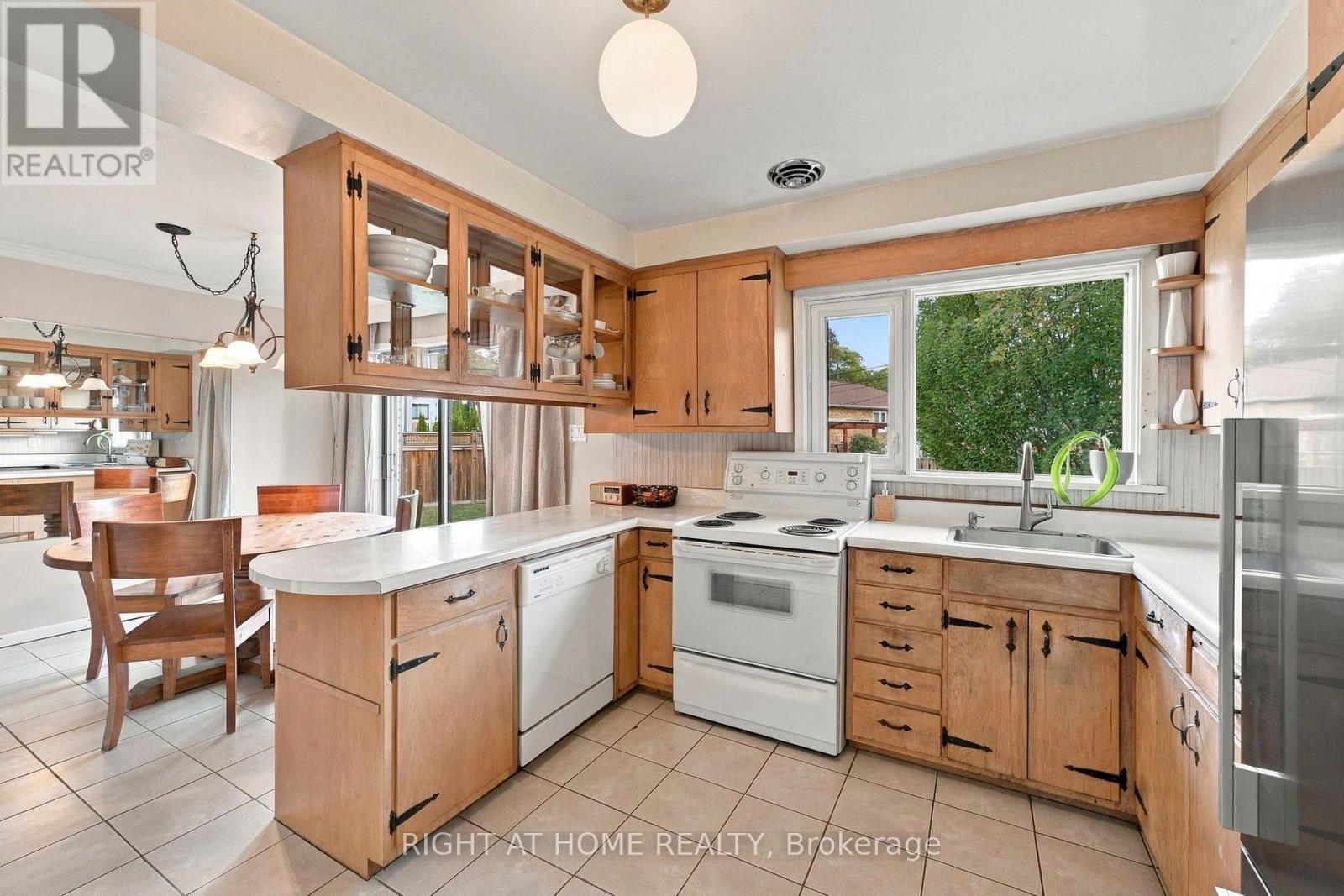 9 Appledale Road, Toronto, ON photo 18