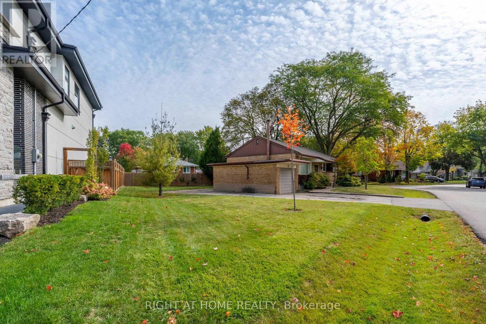 9 Appledale Road, Toronto, ON photo 8