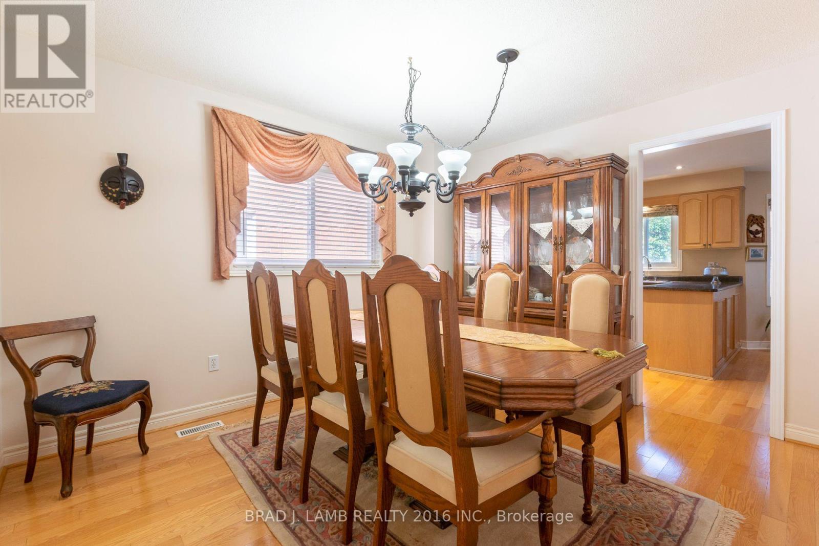 8 BURNLEY PLACE - 16