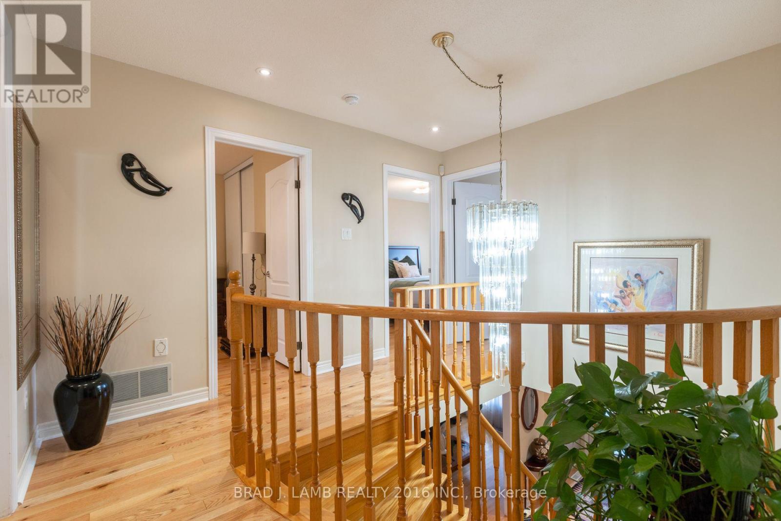8 Burnley Place, Brampton, ON photo 3