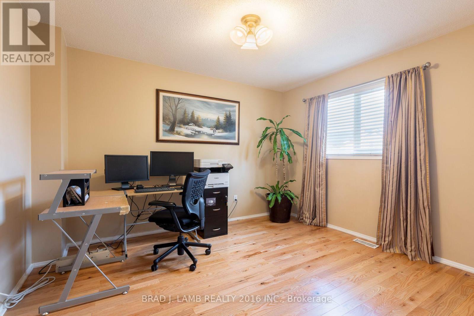 8 BURNLEY PLACE - 4