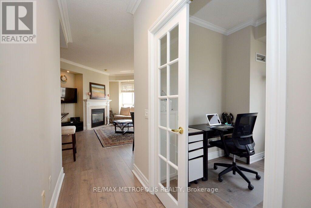 25 Kingsbridge Garden Circle — photo 12