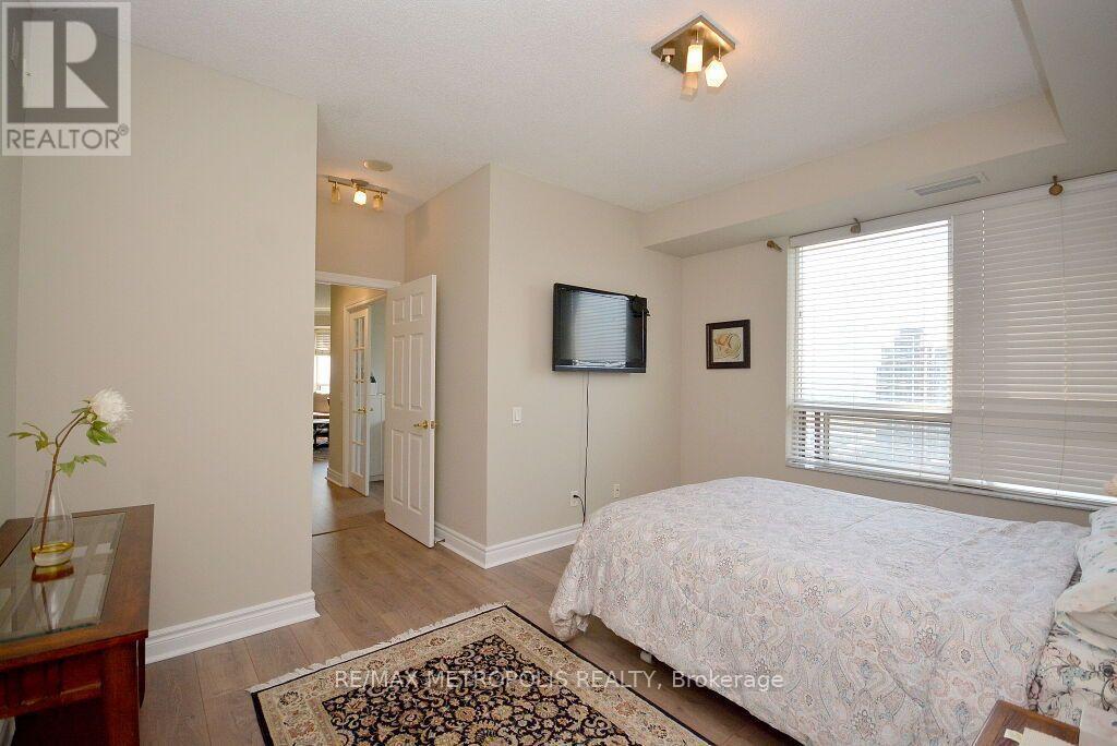 25 Kingsbridge Garden Circle — photo 16