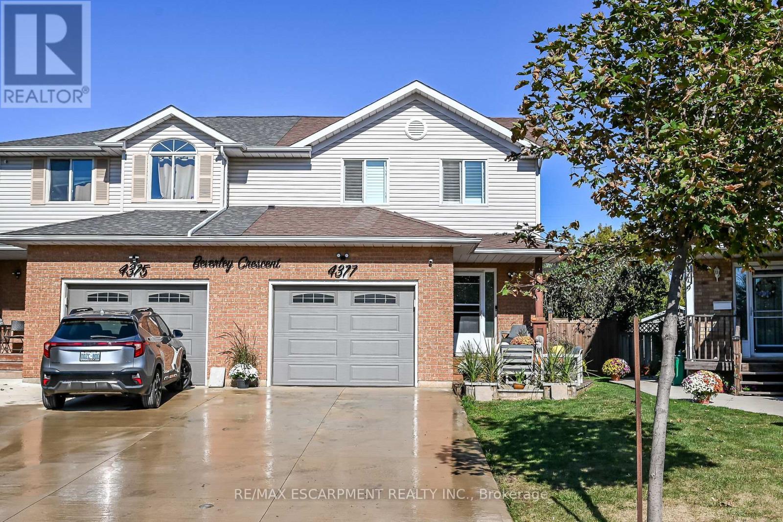 4377 BEVERLEY CRESCENT - 1