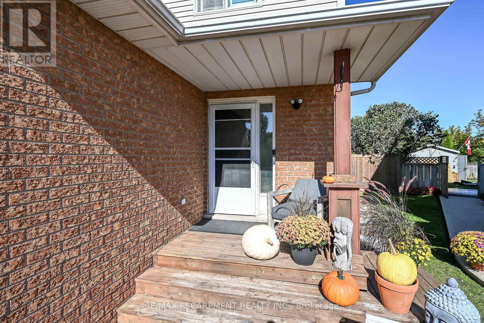 4377 BEVERLEY CRESCENT - 3
