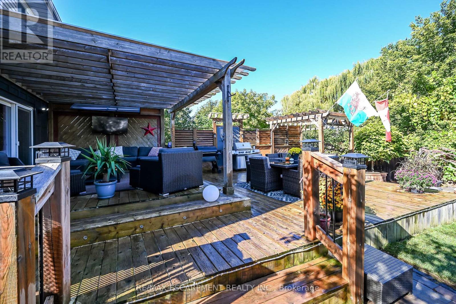 4377 BEVERLEY CRESCENT - 39