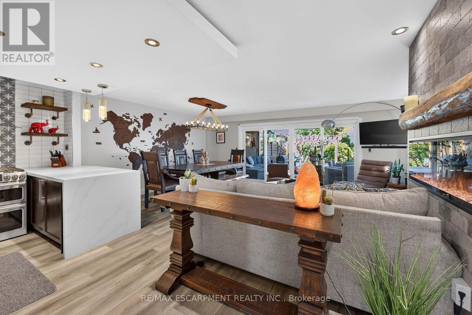 4377 BEVERLEY CRESCENT - 7