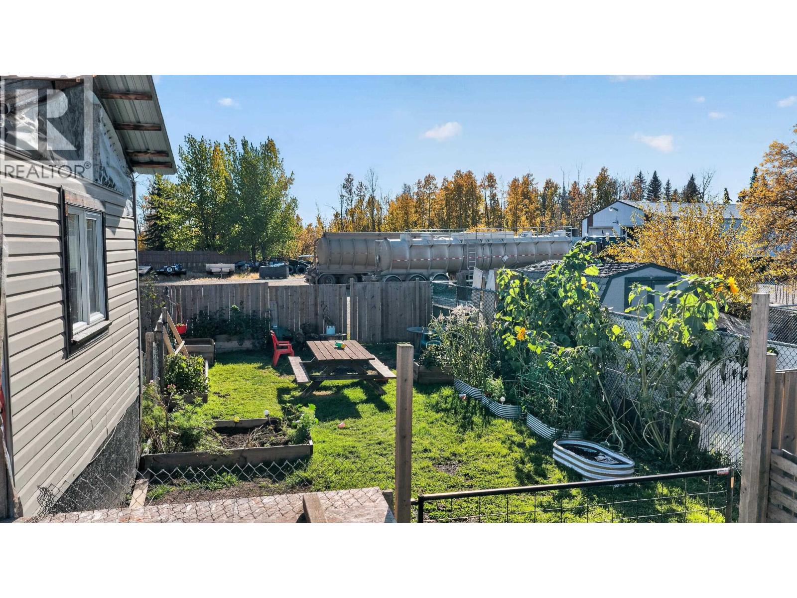 9961 HOLLY STREET - Image 29